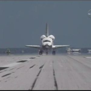 Discovery 7 minutes after STS-124 landing.