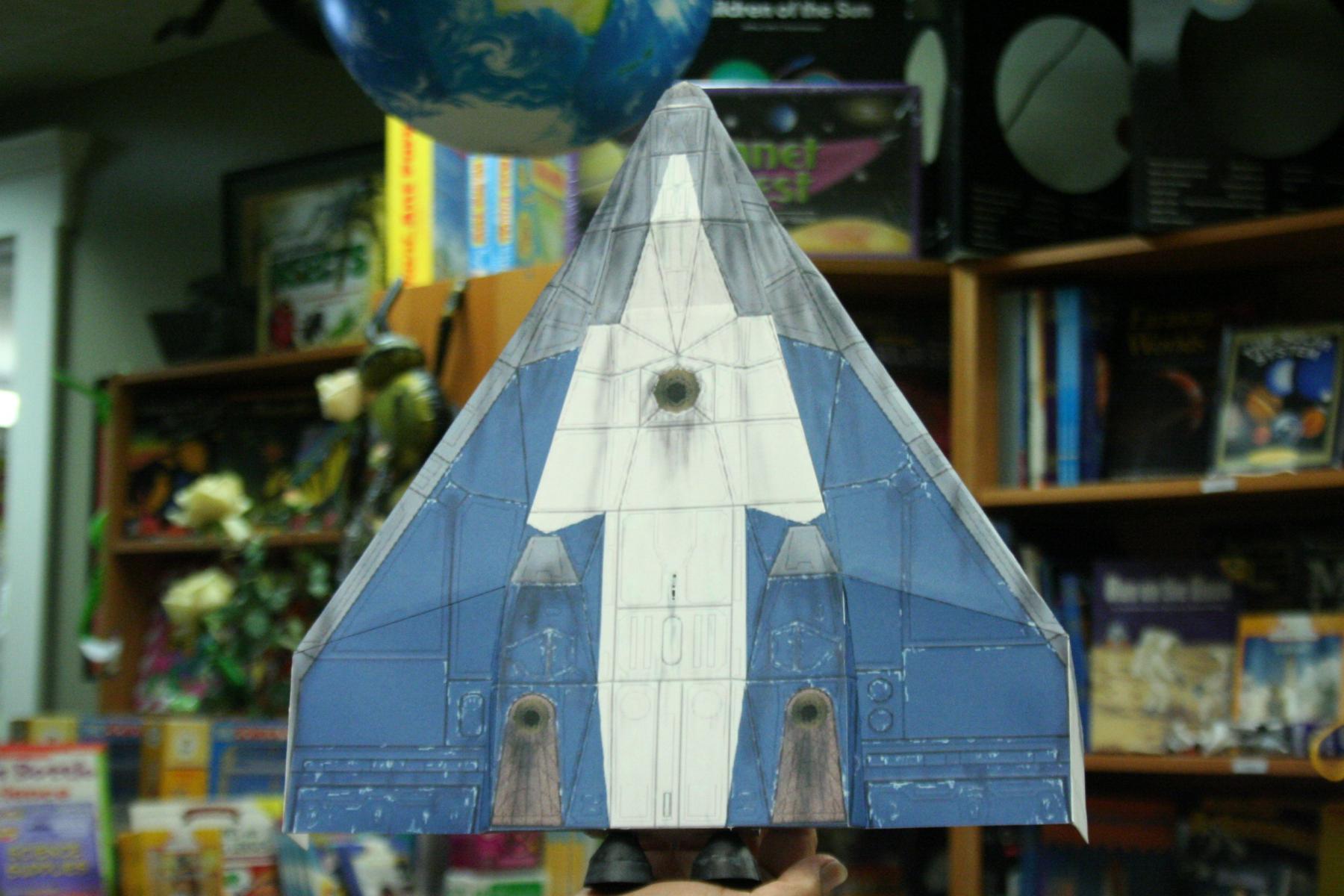 Bottom view of Delta Glider paper model by Juanelm