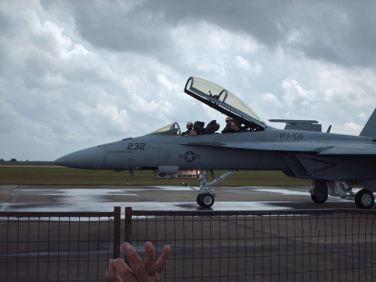 F-18 Super Hornet
Video: http://s18.photobucket.com/albums/b111/Quickster93/Wings%20over%20Houston/?action=view&current=WOH2007015.flv