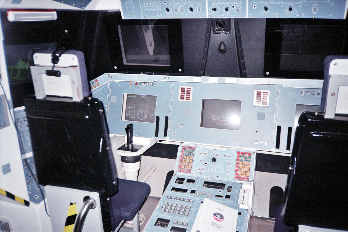 flight deck in orbiter